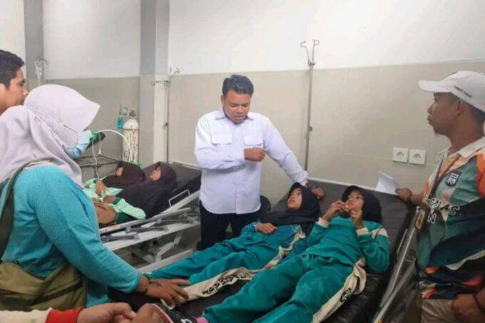 Korban keracunan menu MBG di Lombok.