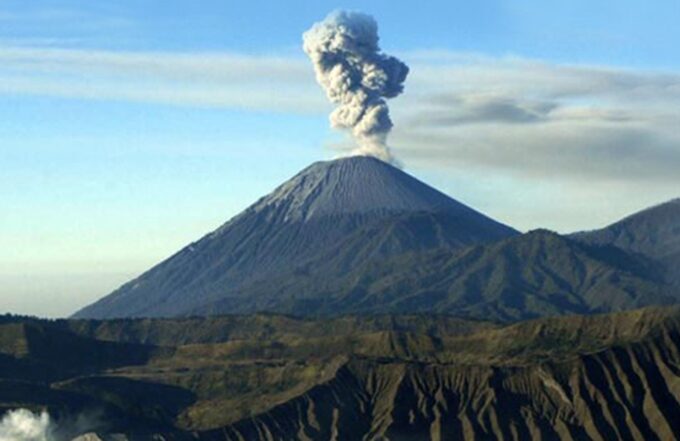 Erupsi Gunung Semeru 2026