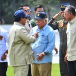 Kepala OIKN Basuki Hadimuljono menyambut kedatangan Presiden Prabowo ke IKN.