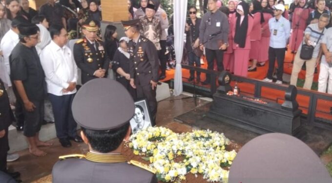 Kapolri Usulkan Bintang Bhayangkara untuk Meri Hoegeng