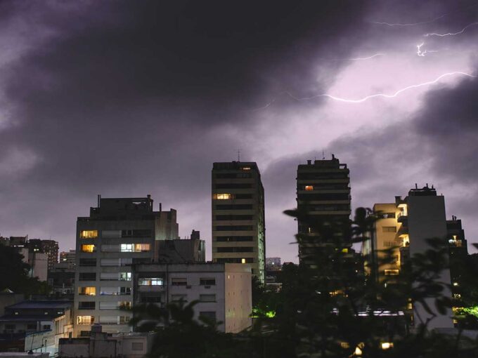 Cuaca ekstrem Indonesia Maret 2026