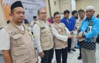 Gubernur Kalimantan Selatan H Muhidin melepas keberangkatan Kloter pertama jamaah calon haji Embarkasi Banjarmasin ke Tanah Suci
