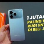 iPhone 17 sebagai simbol kemewahan dan teknologi mutakhir. Di sisi lain, Tecno Spark 40 NFC muncul sebagai "Giant Killer" berfitur esensial.