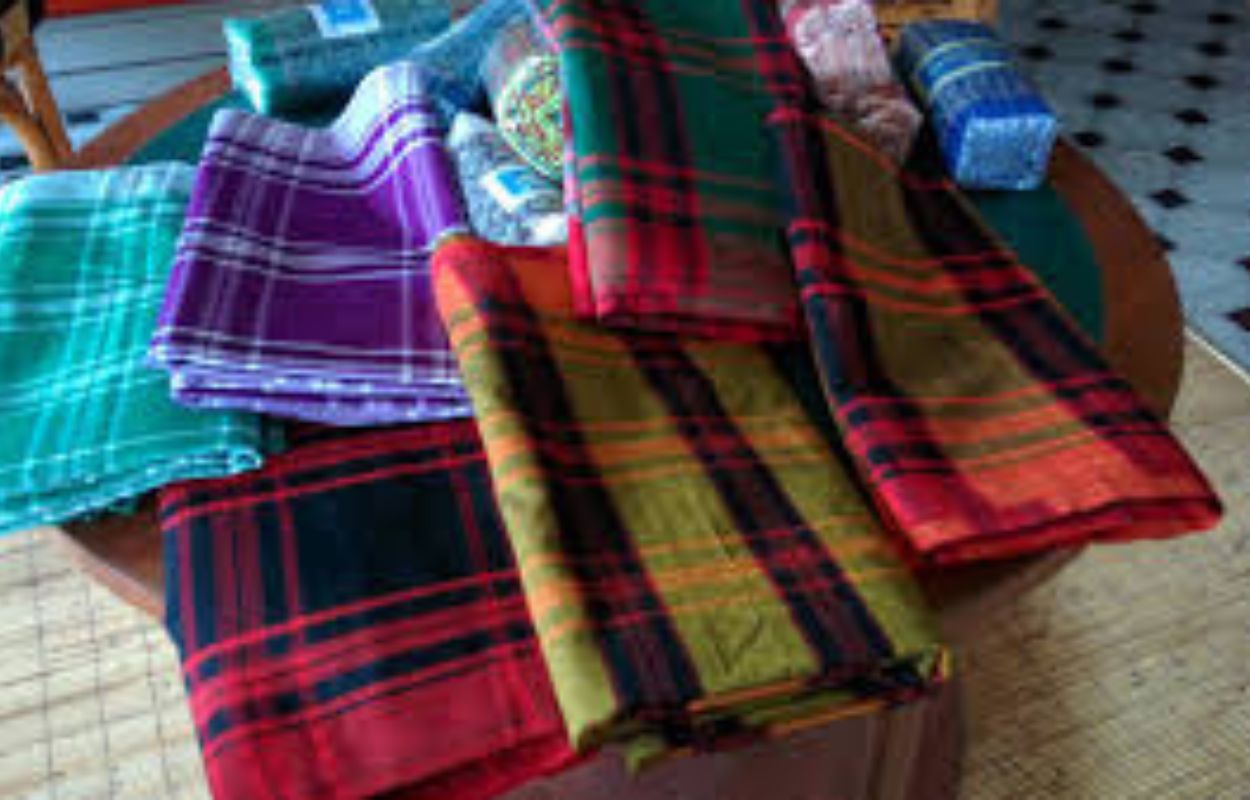 Keunikan motif Sarung Samarinda seperti Sarigading dan Pucuk Rebung kini tidak hanya berakhir sebagai sarung shalat