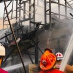 Kebakaran melanda Kompleks Pasar Blok R di Jalan Anggrek, Kelurahan Selat Tengah, Kapuas, pada Selasa, 14 April 2026 sekitar pukul 05.08 WIB.
