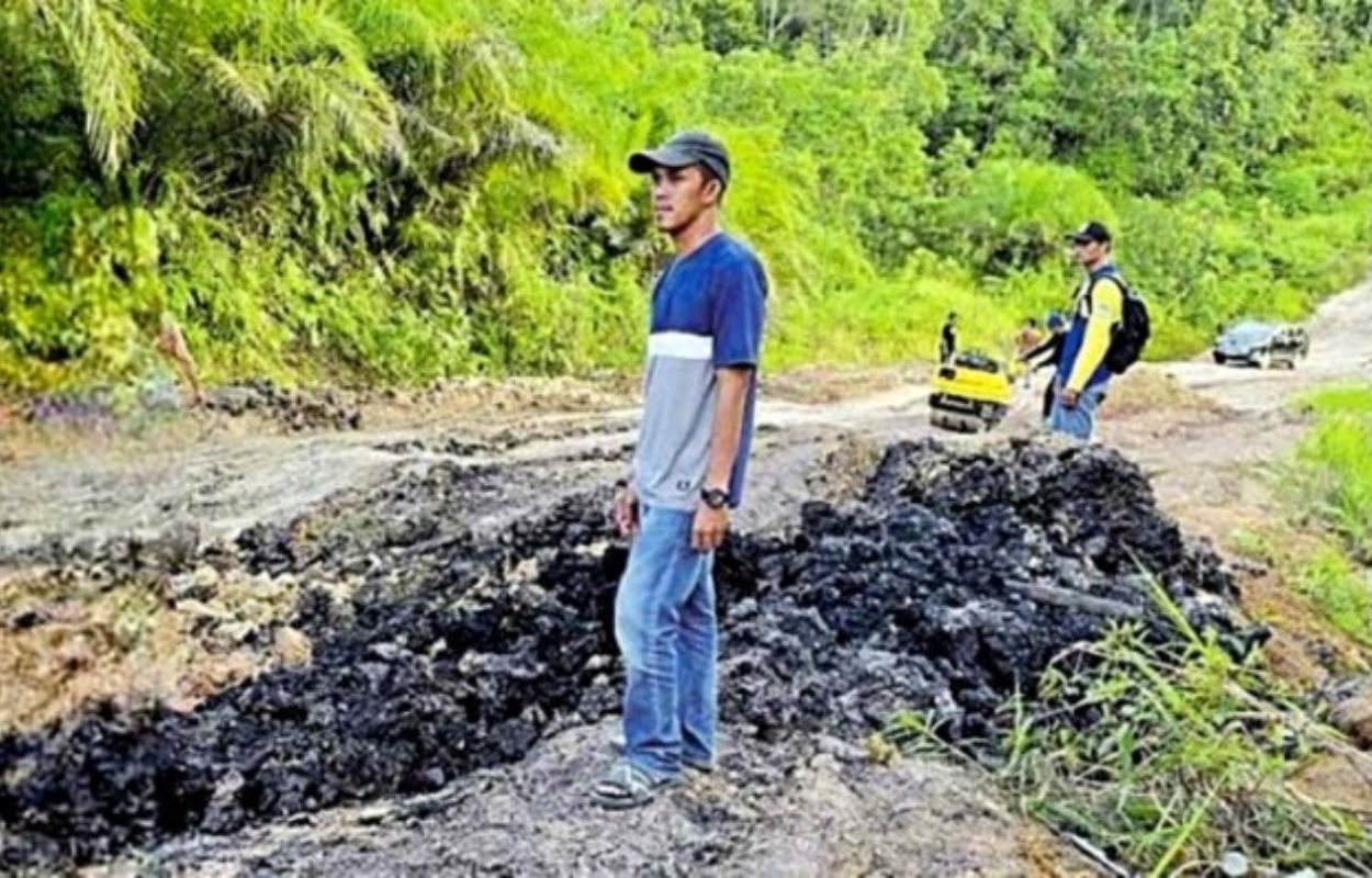 Kerusakan Jalan Jenderal Sudirman di Kota Puruk Cahu Kabupaten Murung Raya yang menjadi kewenangan pemerintah provinsi disorot.