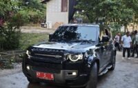 Wali Kota Samarinda Andi Harun mengumumkan penghentian kontrak sewa kendaraan dinas jenis Land Rover Defender