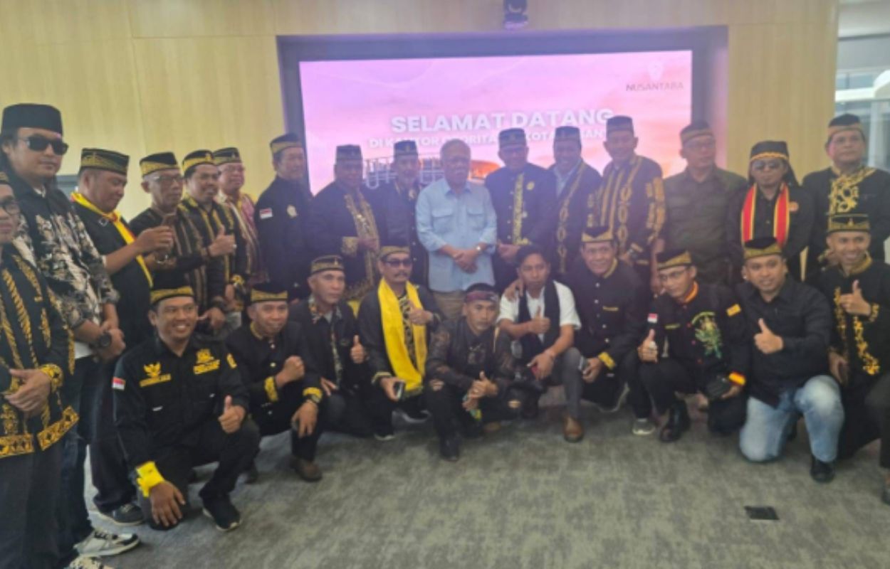 Pengkajian lahan khusus untuk pendirian Paser Center, sebuah wadah untuk melestarikan identitas suku asli di wilayah tersebut.