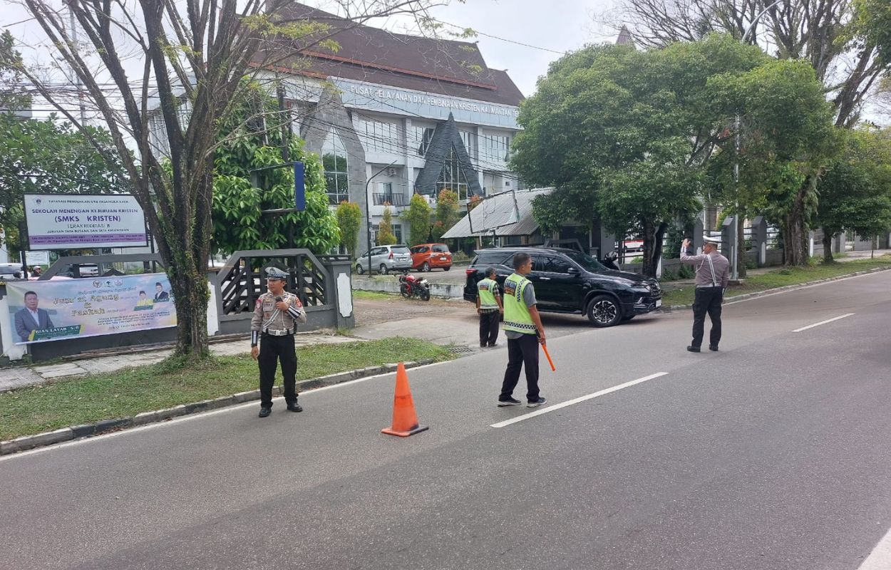 Jamin keamanan ibadah! Polresta Palangka Raya kerahkan 133 personel tangguh untuk mengawal 44 gereja selama Jumat Agung.