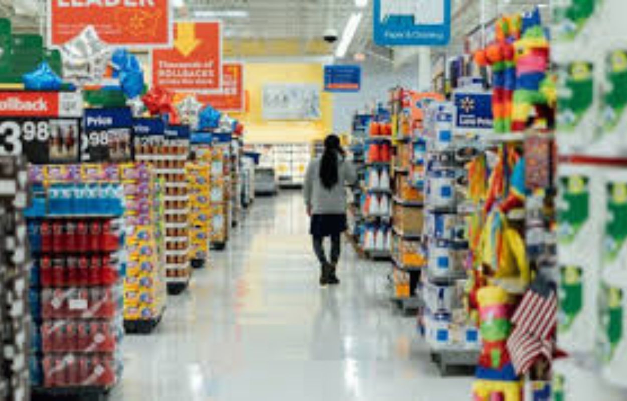 Pemerintah Kabupaten Kotawaringin Timur (Kotim) kini memasang target tinggi terhadap keberadaan Swalayan UMKM Sampit.