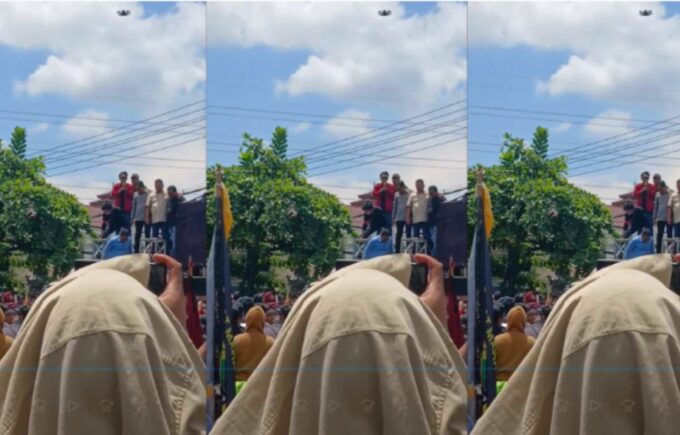 mahasiswa secara tegas menyerahkan dokumen berisi Tiga Tuntutan Utama yang menjadi akar kemarahan masyarakat