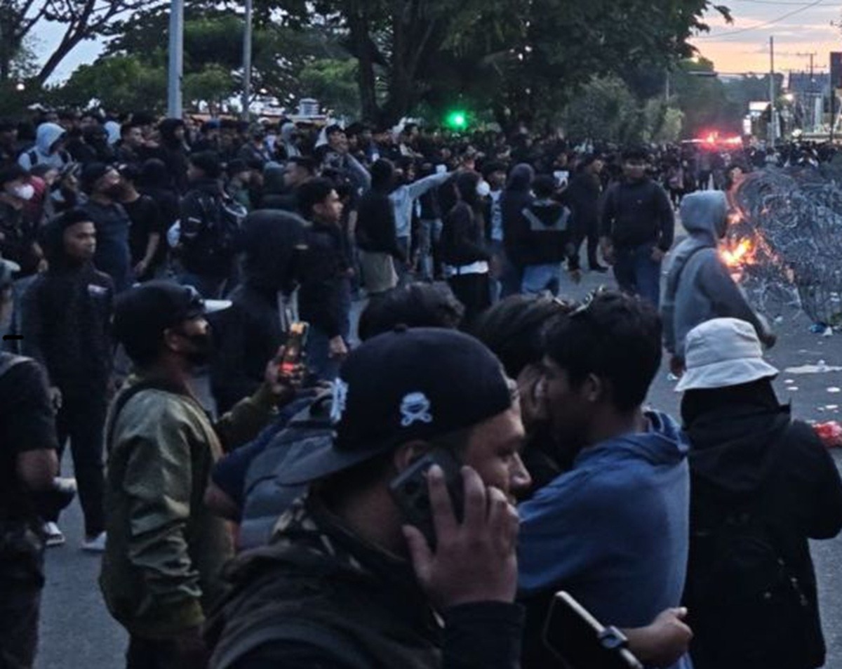 Tuntutan Mundur Gubernur Rudy Mas’ud