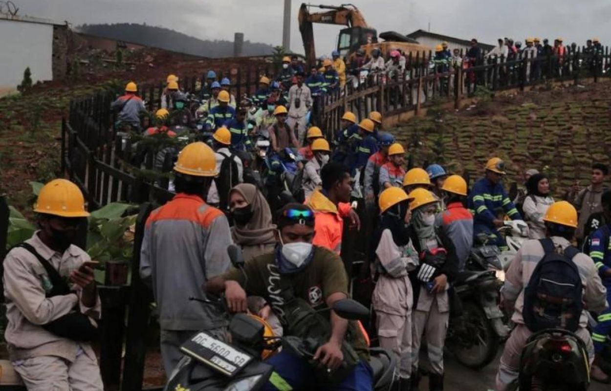 Sebanyak 1.500 pekerja di sektor pertambangan dikabarkan berada dalam ancaman PHK massal yang bukan sekadar angka statistik