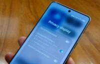 Samsung Galaxy S26 Ultra hadirkan Privacy Display yang membantu menjaga informasi tetap aman dari pandangan samping saat digunakan di ruang publik